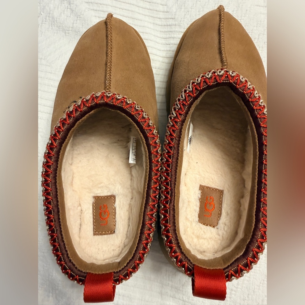 UGG women’s. Like new. Size 8 - Picture 2 of 5